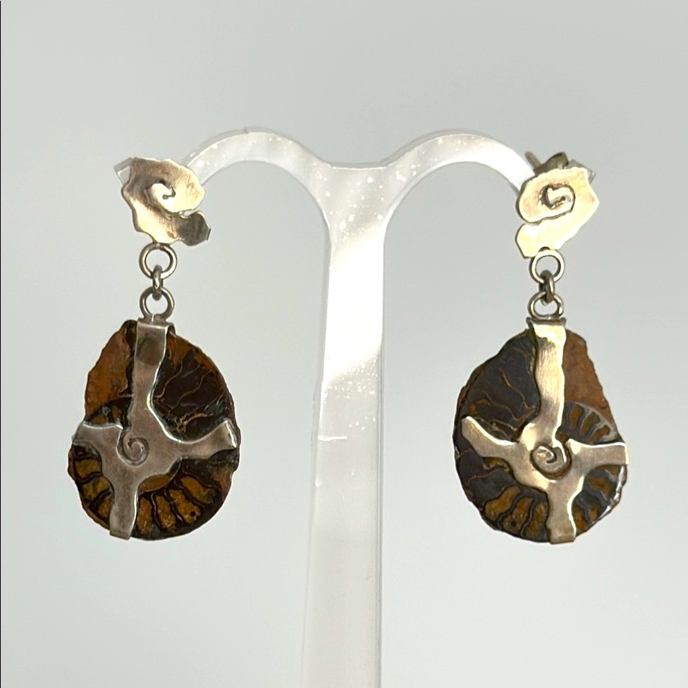 Elegant 925 Silver and Brown real stone Teardrop Earrings with exquisite shell